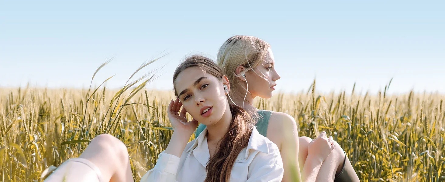 USB-C sluchátka pro iPhone 15, Samsung a POCO a další značky s konektorem typu USB-C s mikrofonem integrovaným na kabelu barva červená