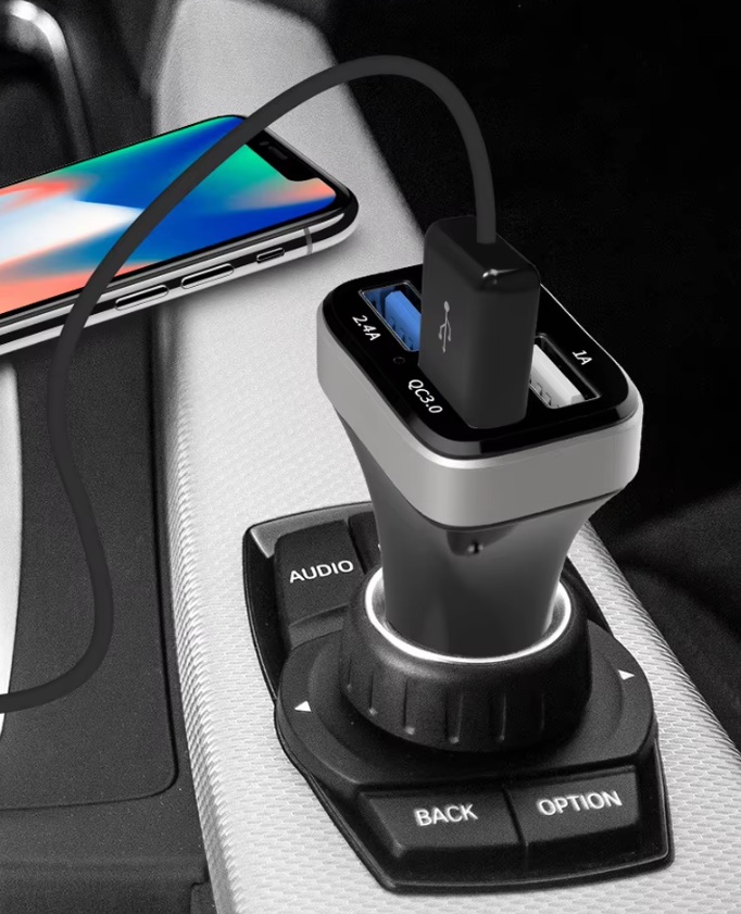Rychlonabíječka do auta se 4 USB porty a QC 3.0