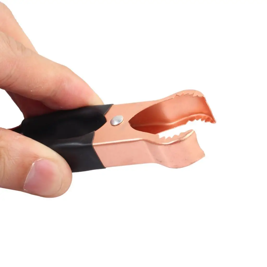 Zásuvka s krokosvorkami 12V nebo 24V, maximální příkon 10A