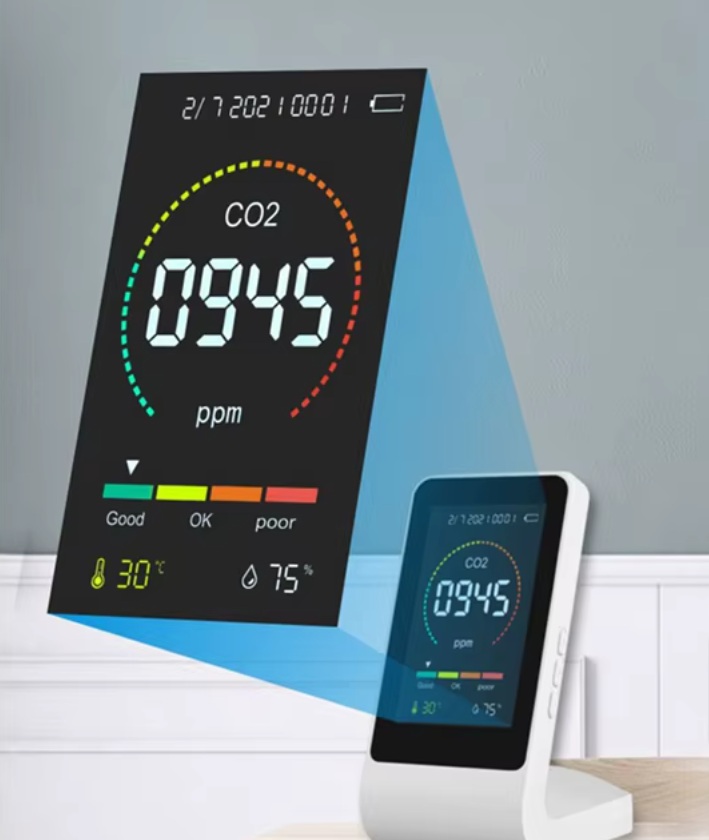 Detektor CO2, napájení USB-C nebo 3xAA baterie rozsah měření 400-5000 PPM 