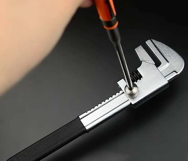 Oranžový teleskopický magnetický vytahovač s nosností 3,6 kg
