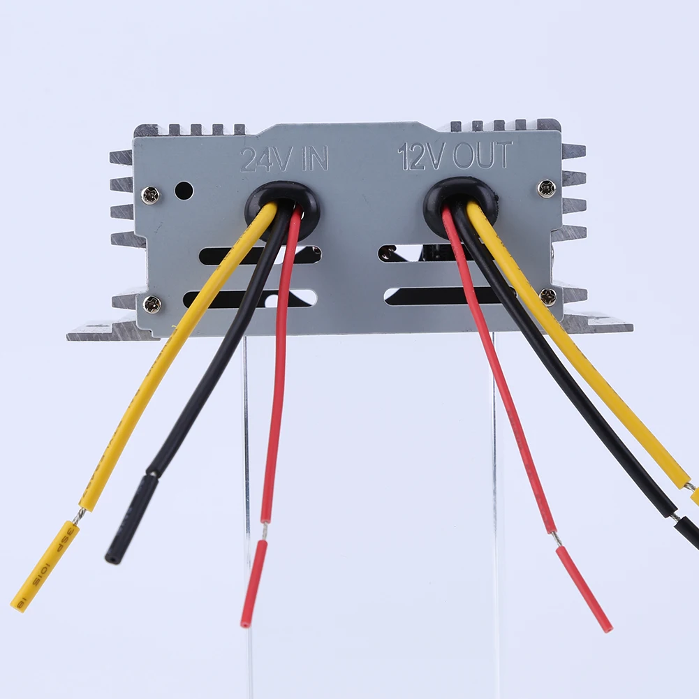 Měnič napětí, připojení pomocí kabelů z 24V na 12V (30A), hliníkový kryt