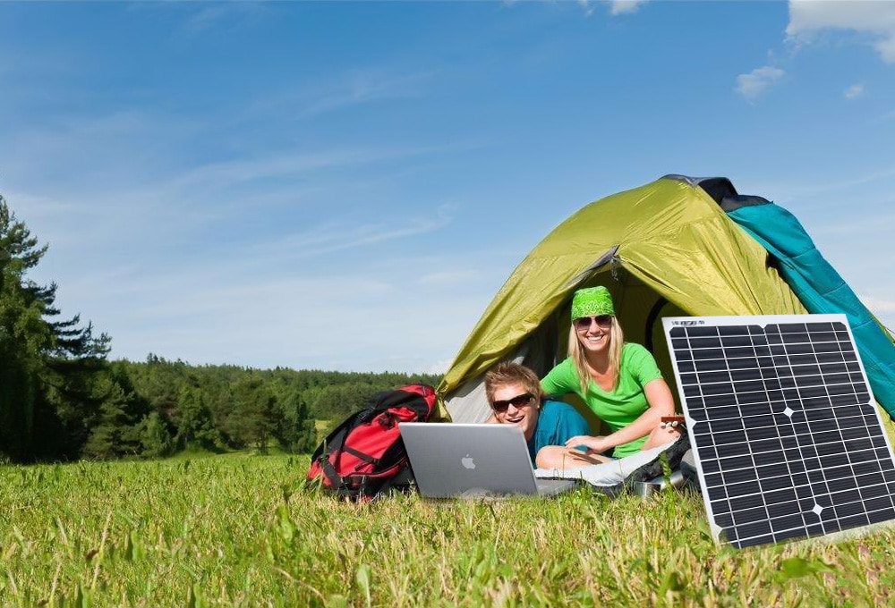 Flexibilní solární panel 20Wp, 18V, kabel na připojení k baterii 12V, konektor pro USB nabíjení, možnost nabíjení přes autozapalovač