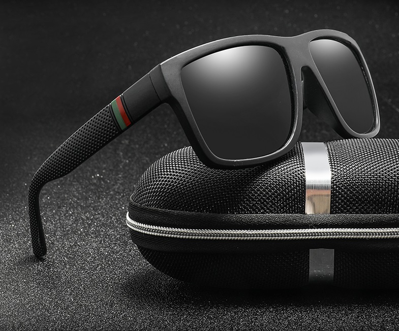 Sluneční brýle polarizační, obroučky černé, šedá skla