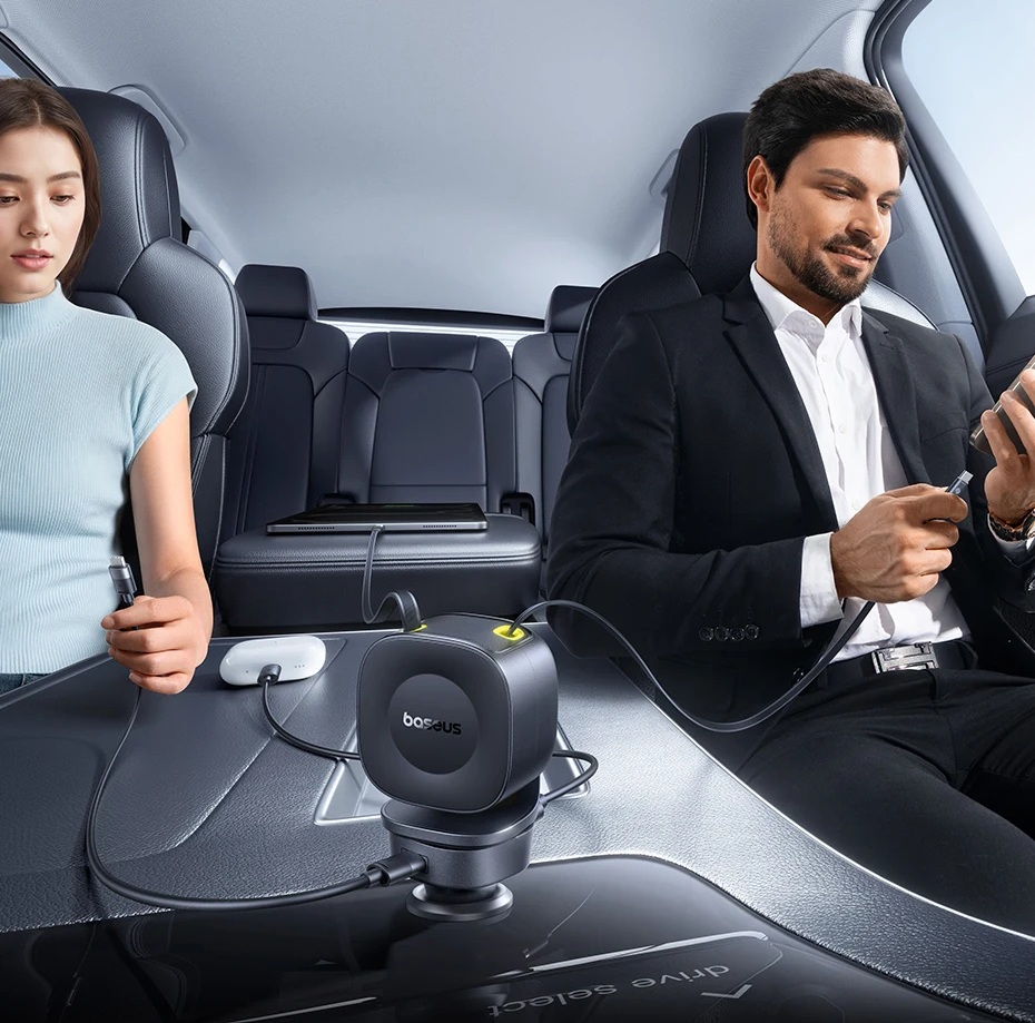 Autonabíječka 60W s 2x zatahovacím USB-C kabelem pro rychlé nabíjení telefonů